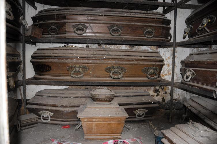 Impressing the old coffins