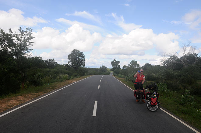 Going through Yala Nationalpark