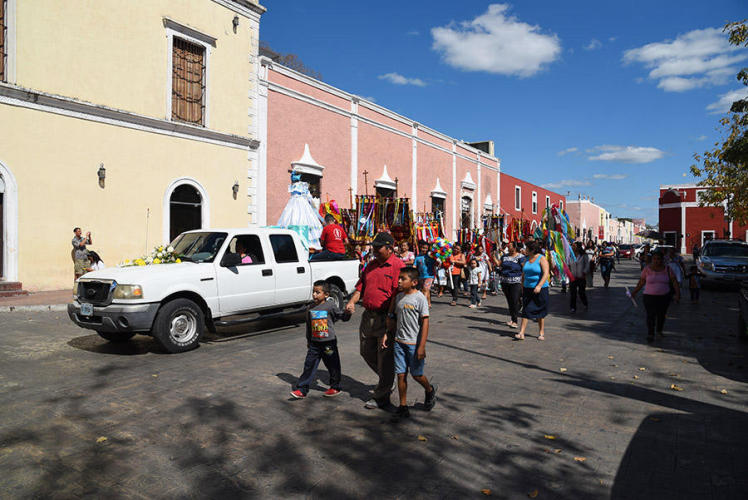 Virgen Procession