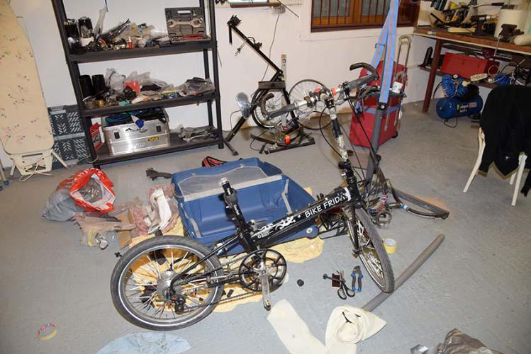 Disassemble the bike for packing it in the suitcase