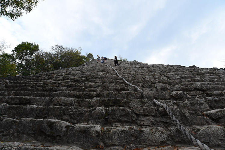 Steep climb Nohoch Mul Pyramid