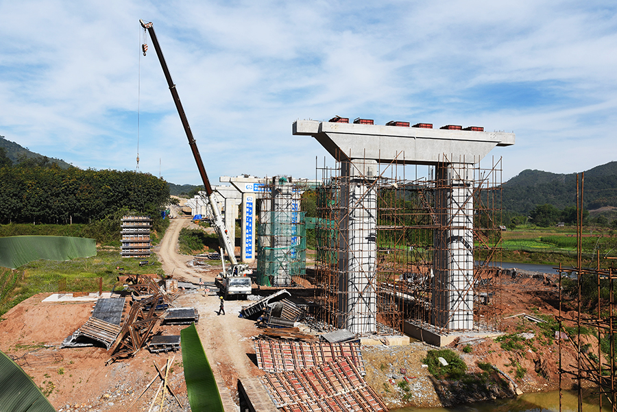 Chinese building the bridge for the train