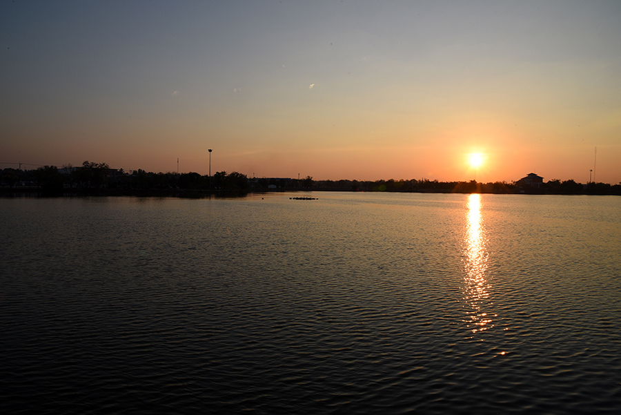 Sun rise at the lake