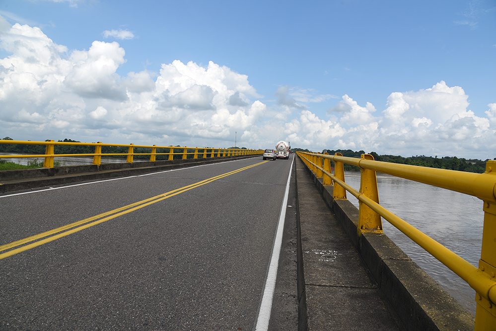 Crossing the Magddalena river